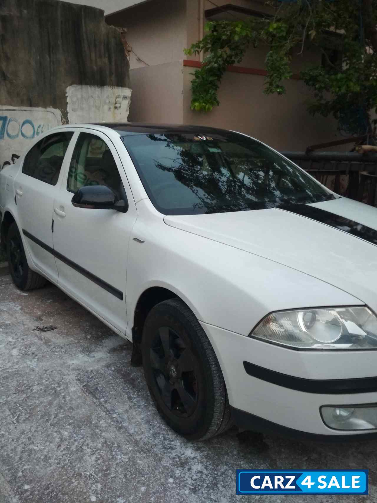 White Skoda Laura Ambiente 1.8 TSI