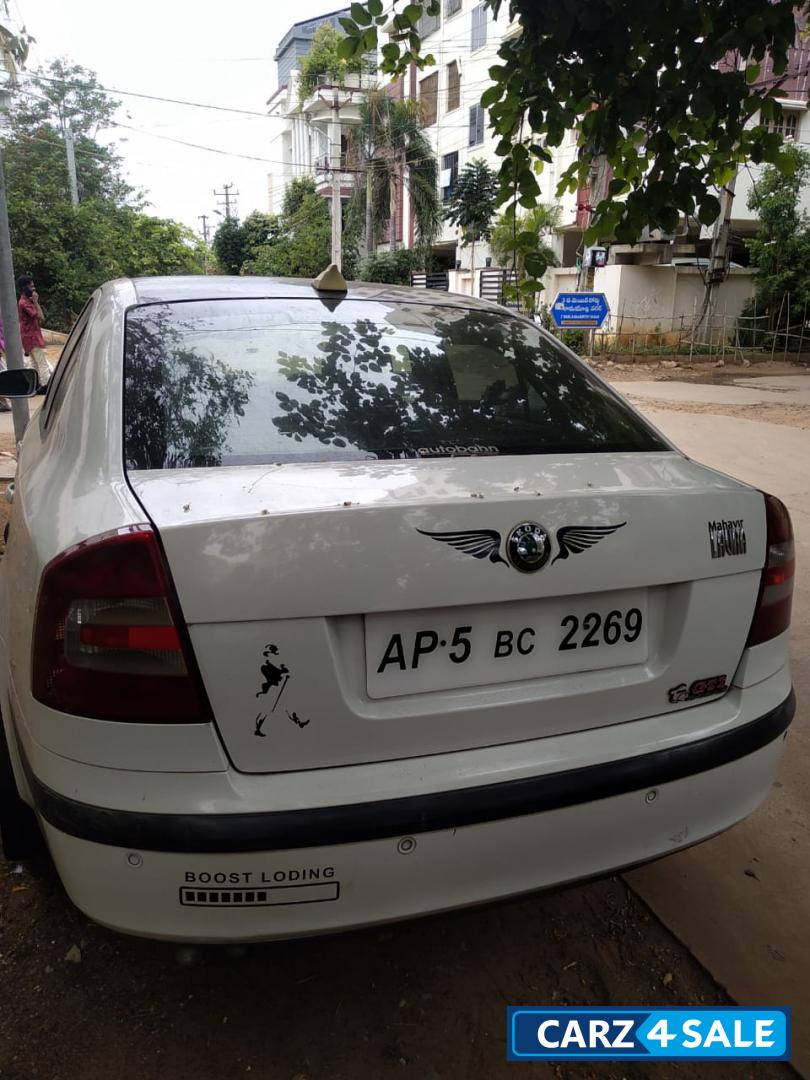 White Skoda Laura Ambiente 1.8 TSI