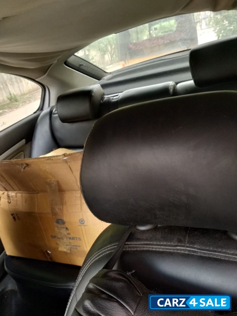 White Skoda Laura Ambiente 1.8 TSI