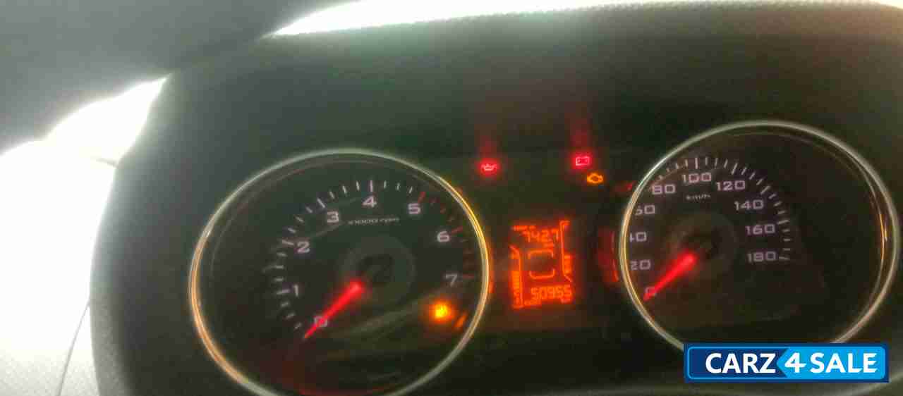 White Mahindra TUV300 T8 mHAWK100