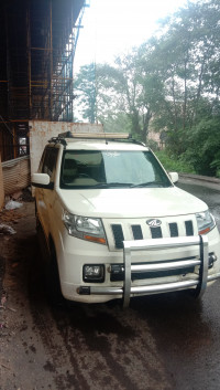 White Mahindra TUV300 T8 mHAWK100