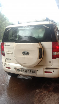 White Mahindra TUV300 T8 mHAWK100