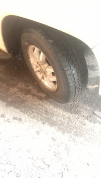 White Mahindra TUV300 T8 mHAWK100