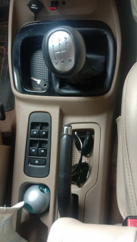 White Mahindra TUV300 T8 mHAWK100