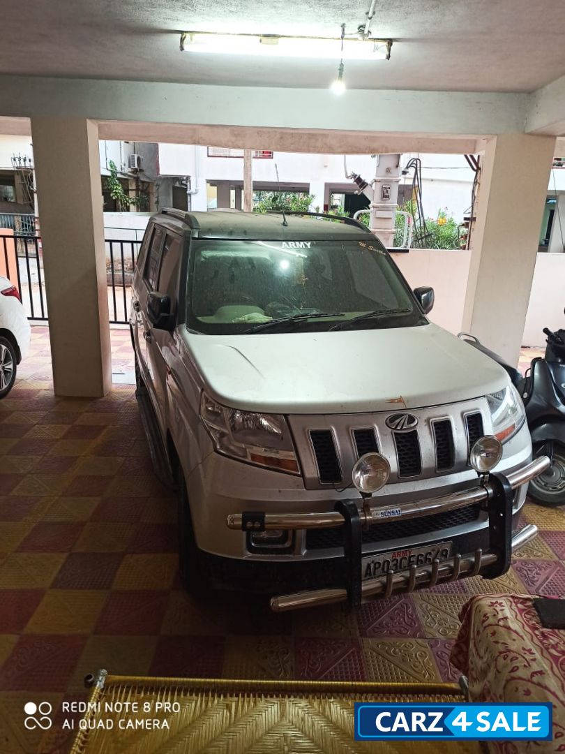 Mahindra TUV300 T8 Mahindra TUV300 T8