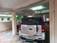 Mahindra TUV300 T8