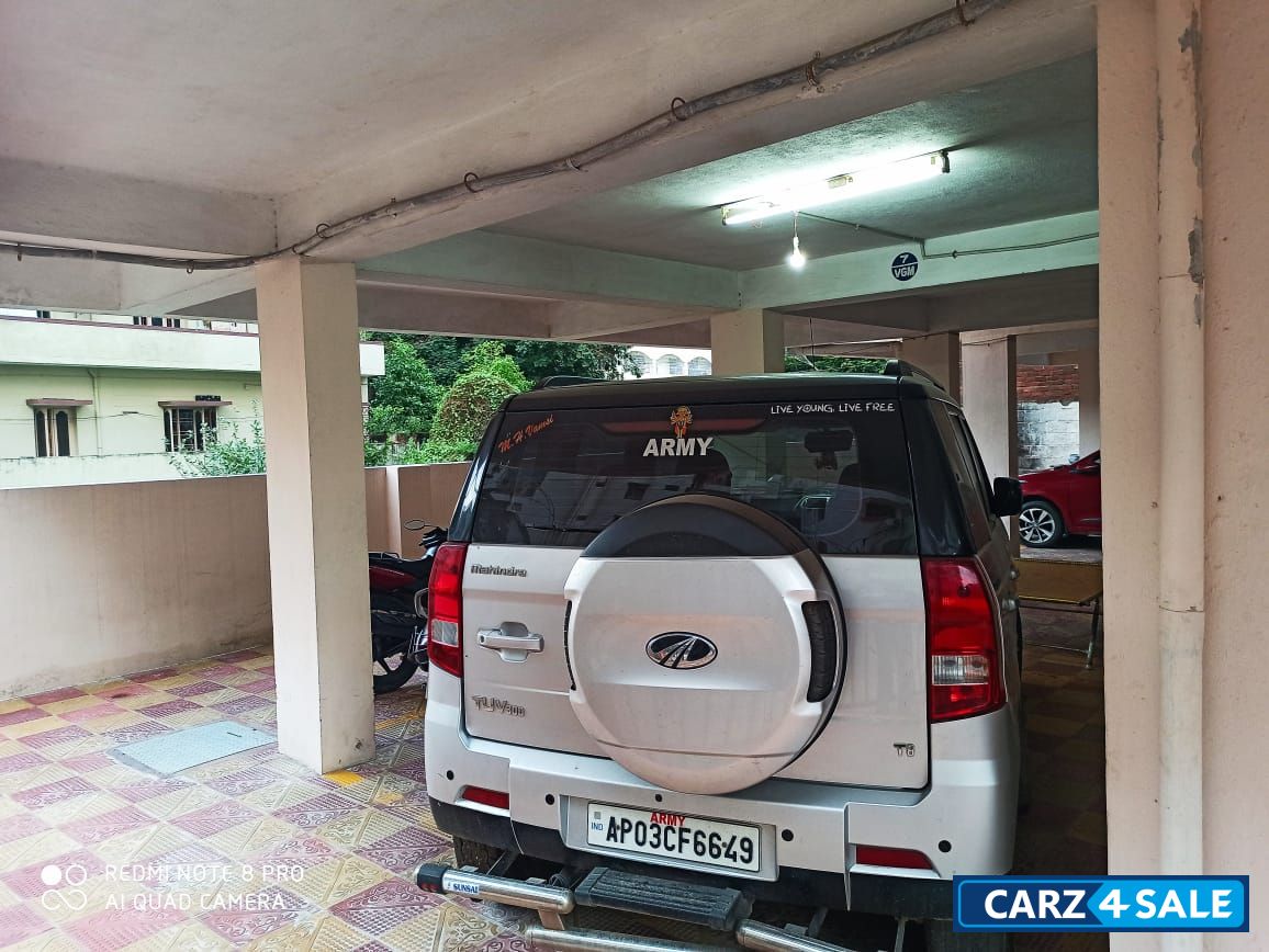 Mahindra TUV300 T8 Mahindra TUV300 T8