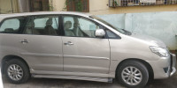 Silver Toyota Innova 2.5 V 7 STR