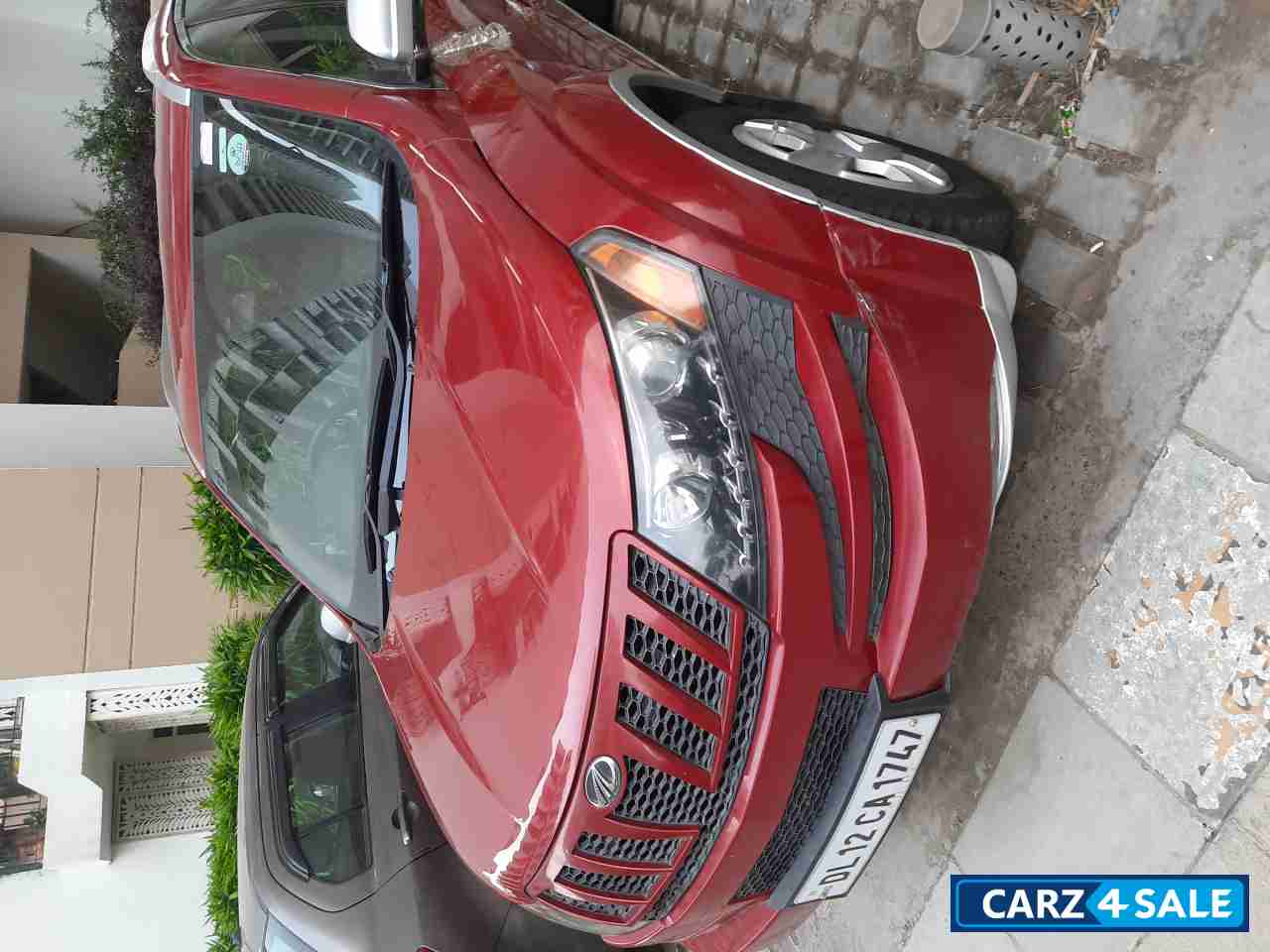 Maroon Red Mahindra XUV 500 W6 2WD