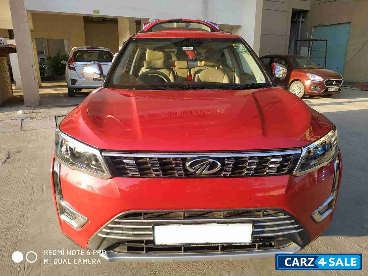 Mahindra XUV300 W8 P 2WD Petrol