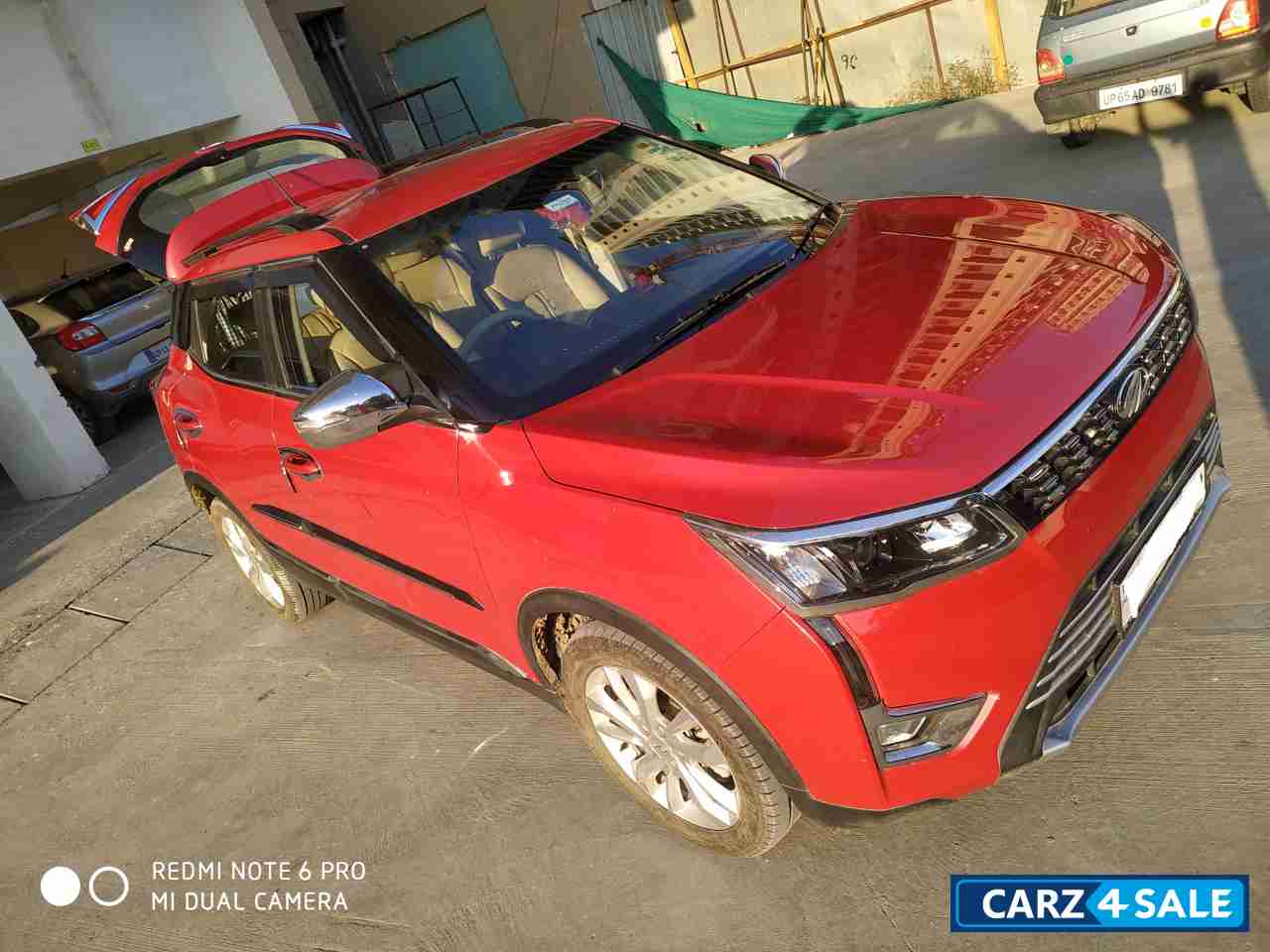 Mahindra XUV300 W8 P 2WD Petrol