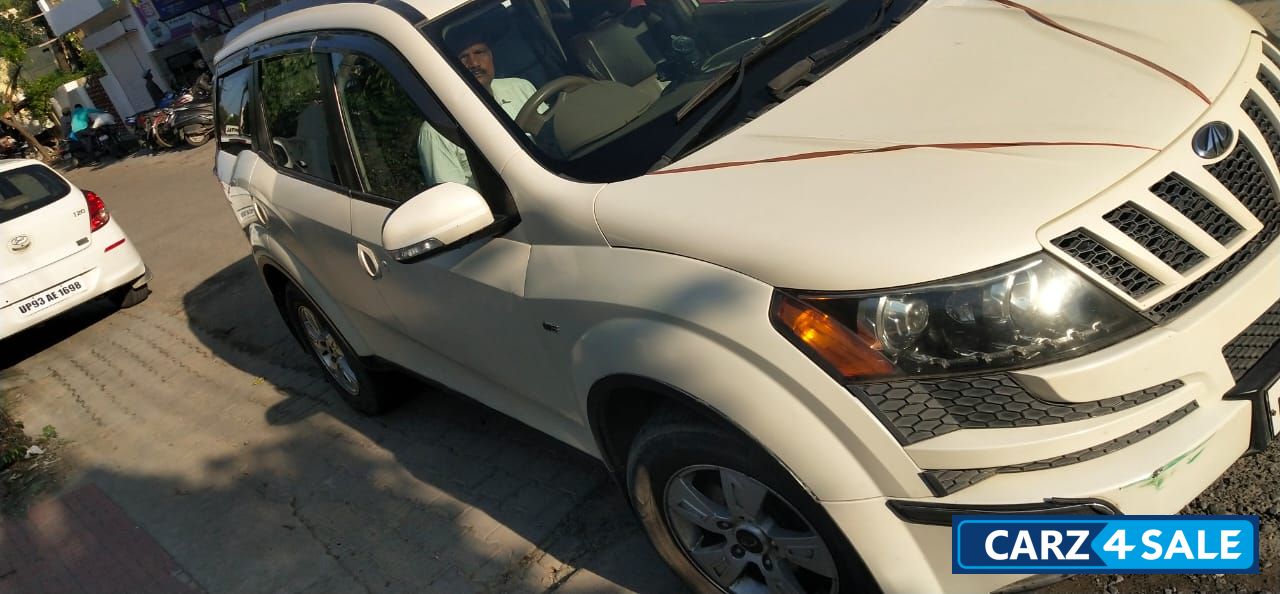 White Mahindra XUV 500 W8 4WD