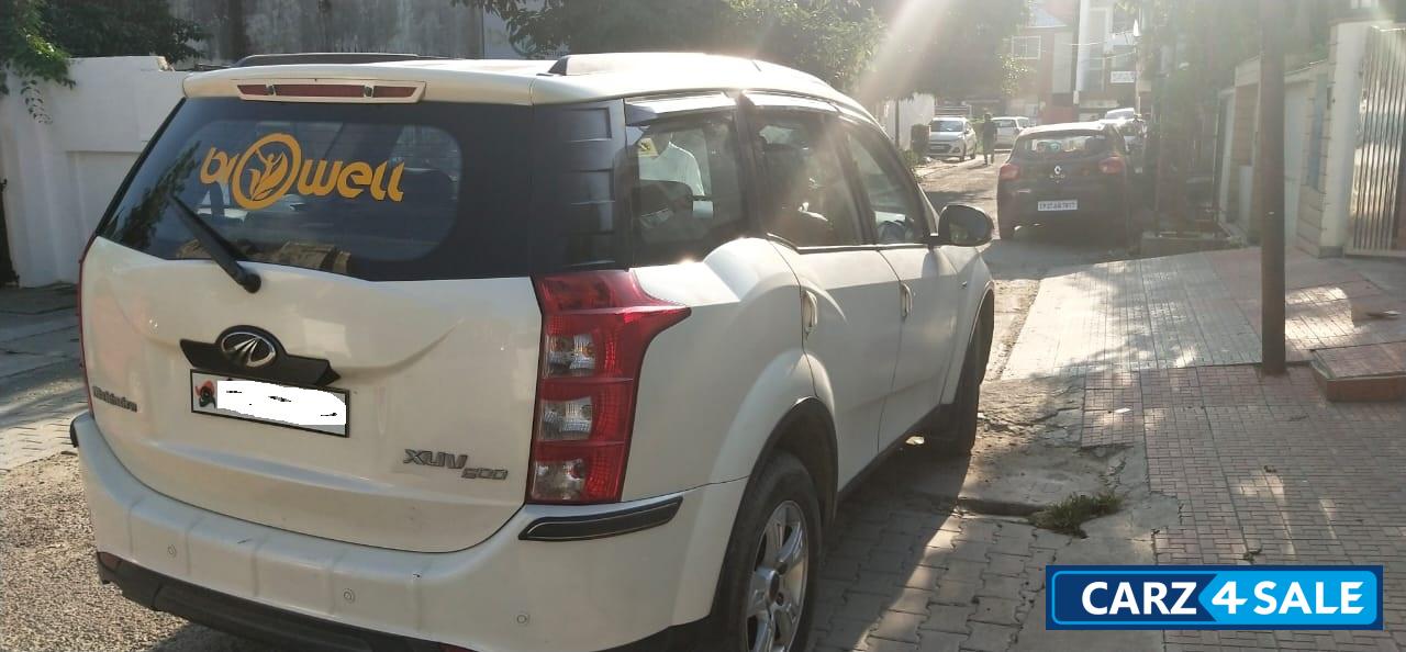 White Mahindra XUV 500 W8 4WD