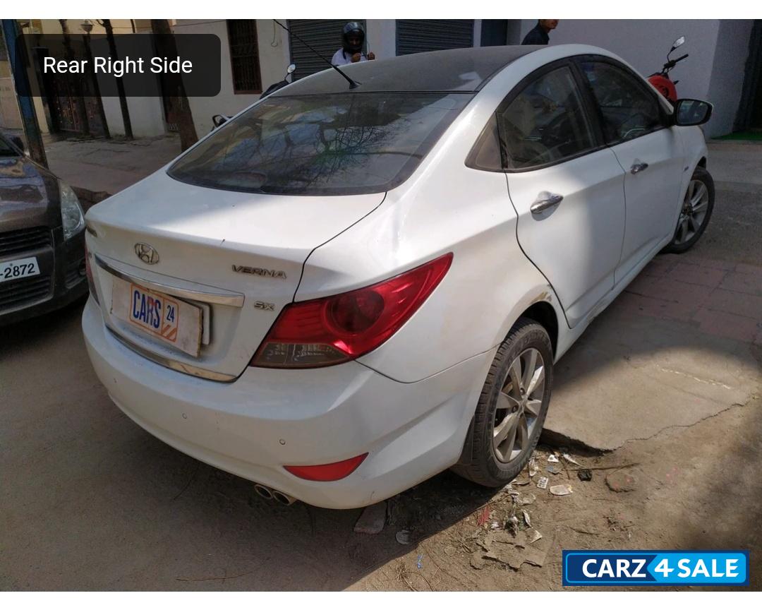 White Hyundai Verna Petrol White Hyundai Verna Petrol