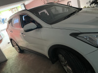 Polar White Hyundai Santa Fe 2WD MT