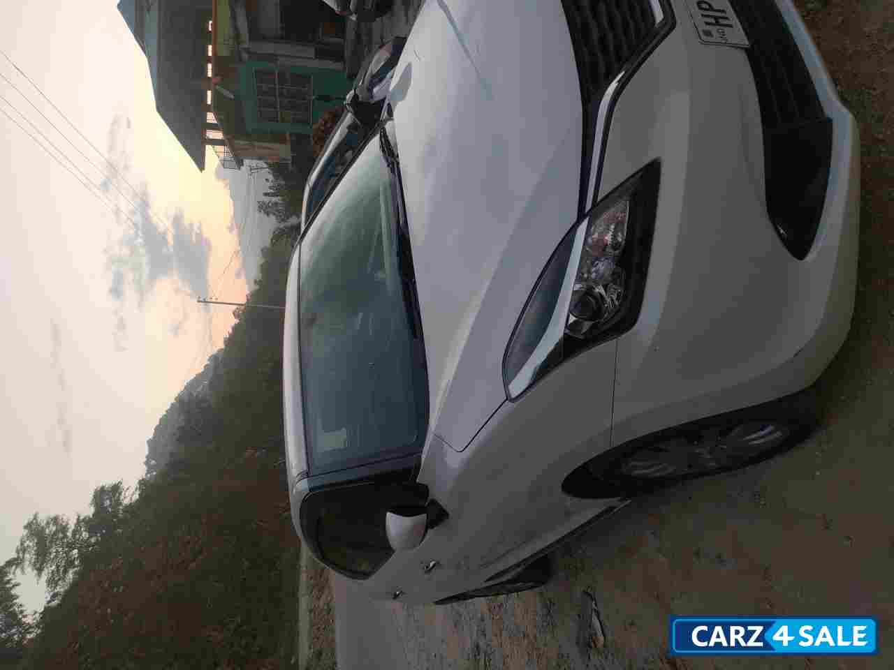 Arctic White Maruti Suzuki Baleno