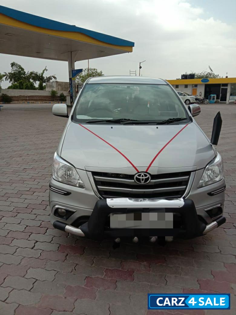 Toyota Innova 2.5 G 7 STR BS-IV