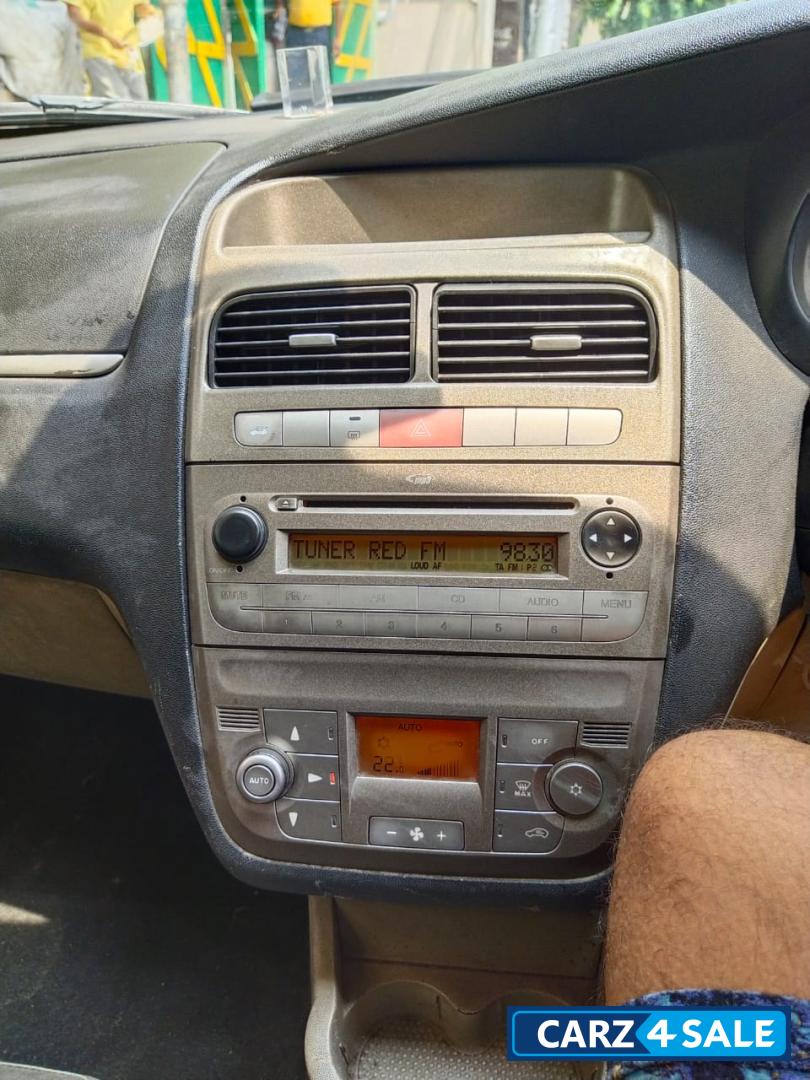 Black Fiat Linea Emotion 1.3L Multijet Diesel