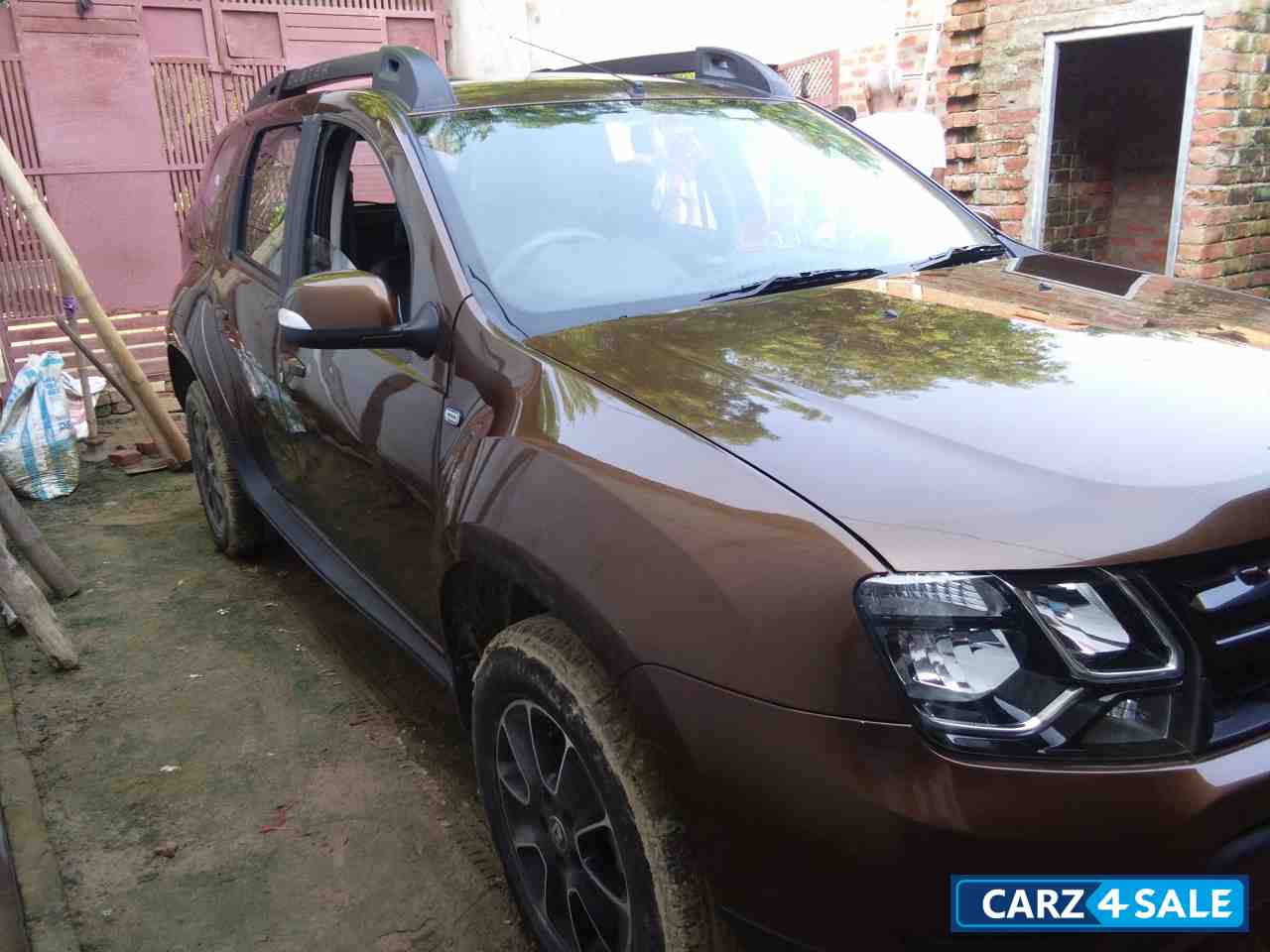 Woodland Brown Renault Duster RXS 85PS Diesel