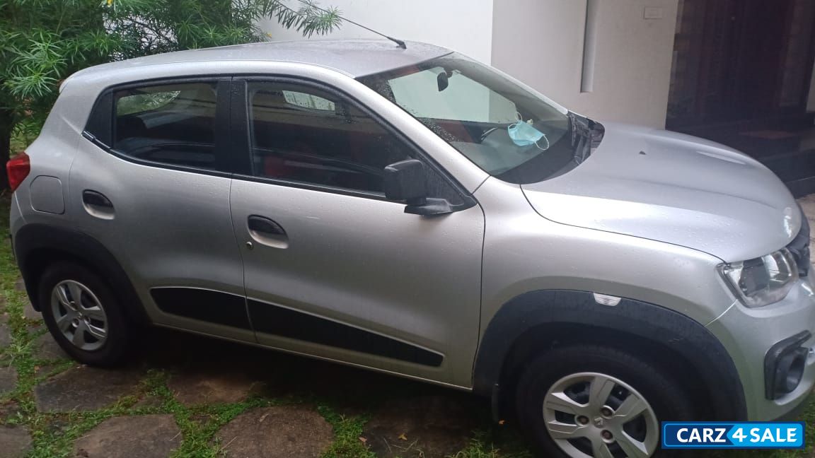 Silver Renault Kwid RXT