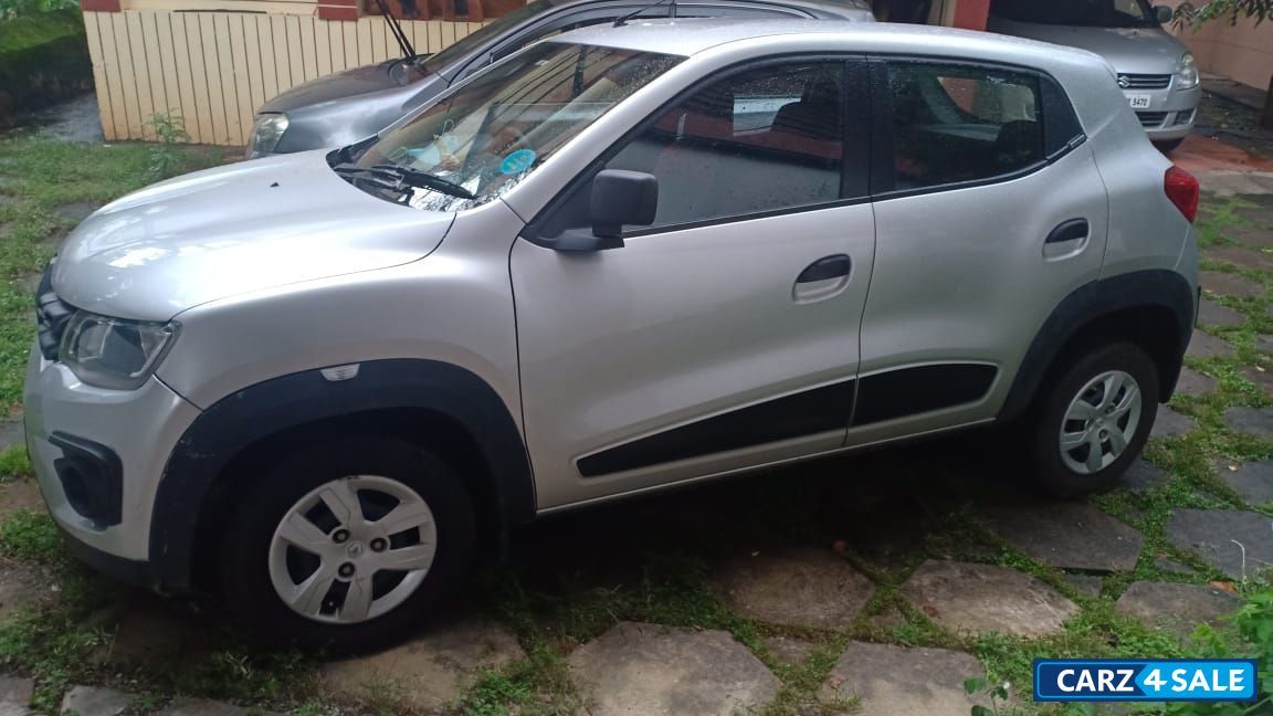 Silver Renault Kwid RXT