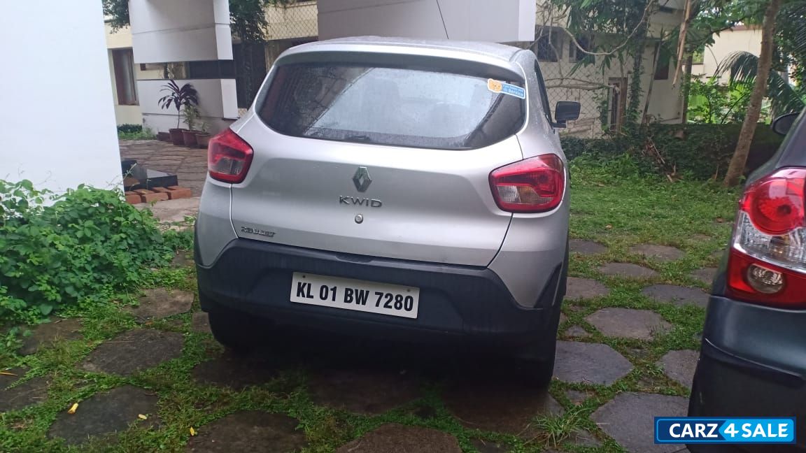 Silver Renault Kwid RXT