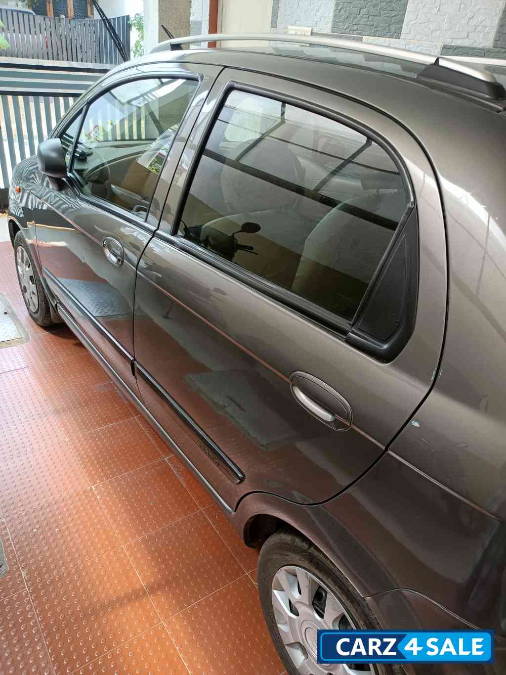 Shift Grey Chevrolet Spark LT 1.0