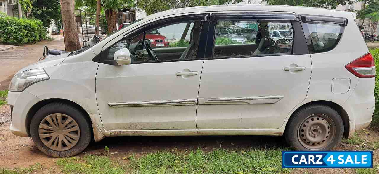 Superior White Maruti Suzuki Ertiga ZXI