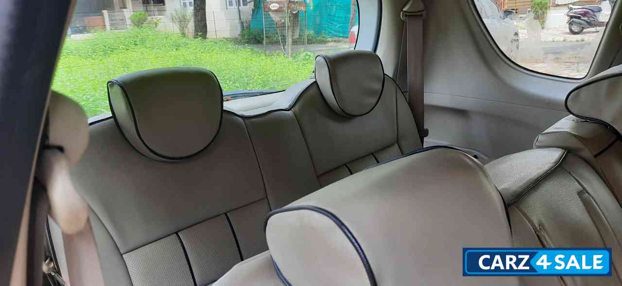 Superior White Maruti Suzuki Ertiga ZXI