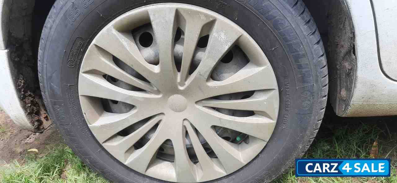 Superior White Maruti Suzuki Ertiga ZXI