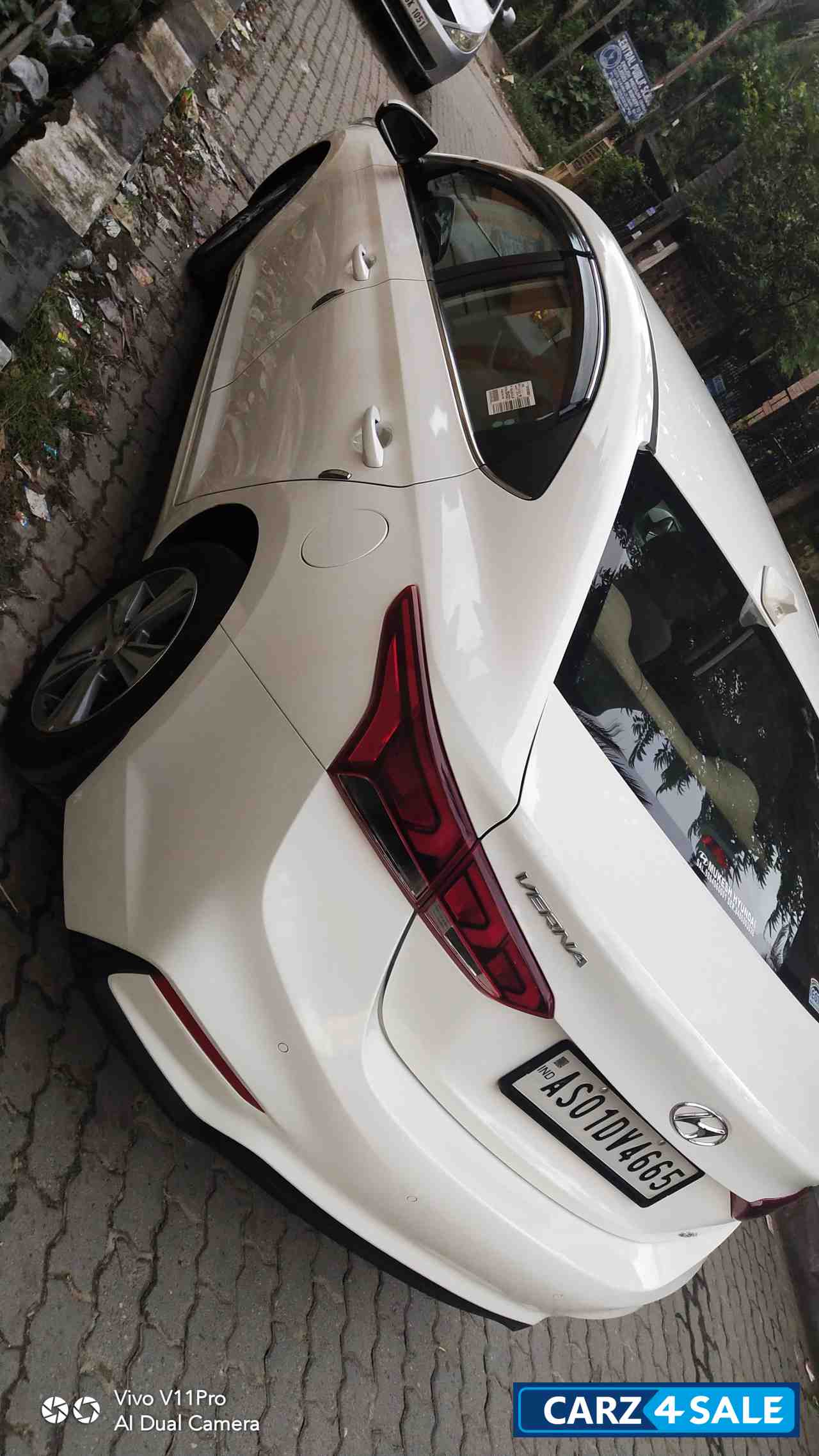 Polar White Hyundai Verna Transform 1.6 SX VTVT