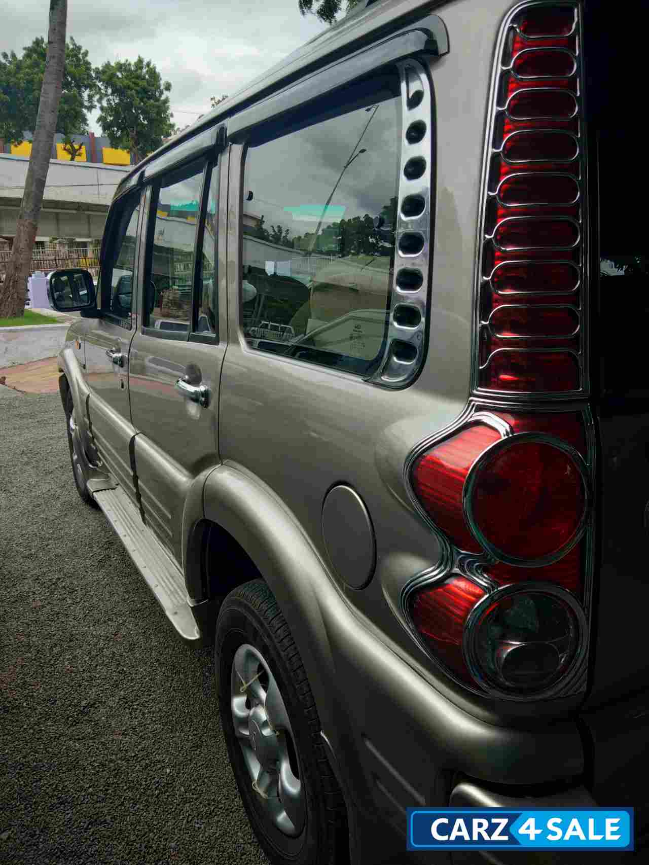 Gold Mahindra Scorpio Diesel