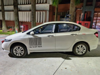 T White Honda City V MT AVN