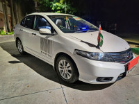 T White Honda City V MT AVN