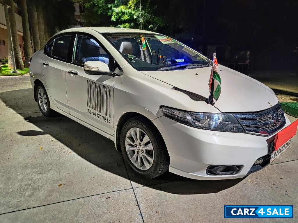 T White Honda City V MT AVN