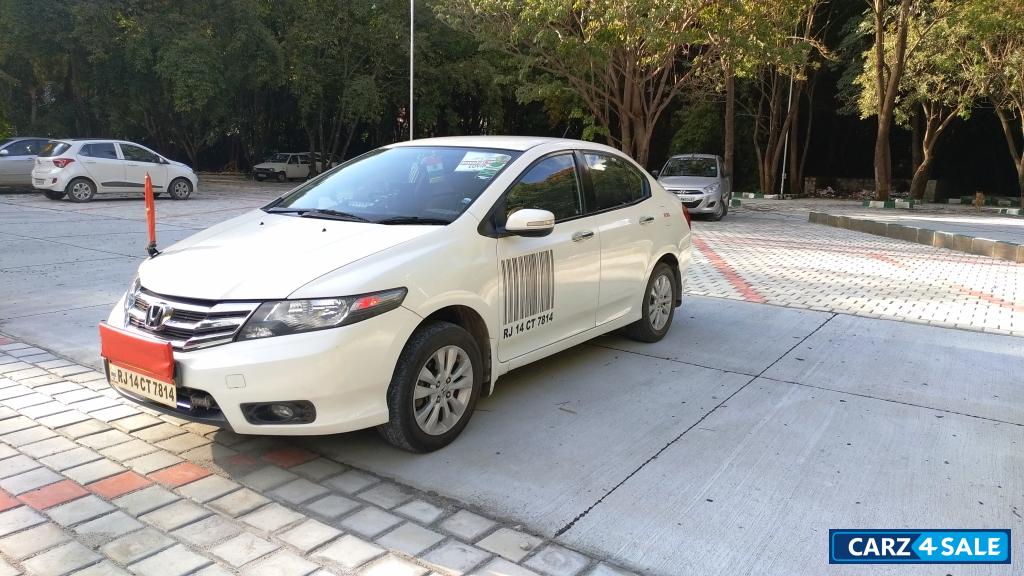 T White Honda City V MT AVN