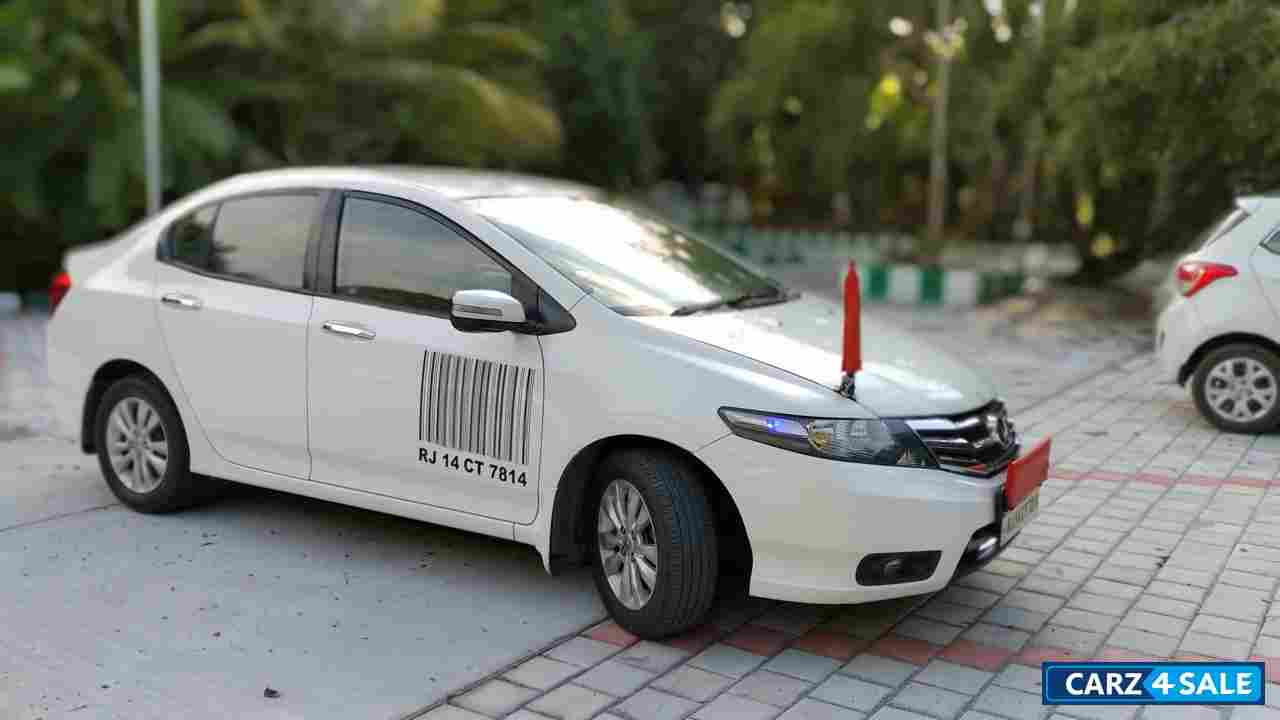 T White Honda City V MT AVN