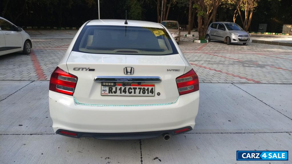 T White Honda City V MT AVN