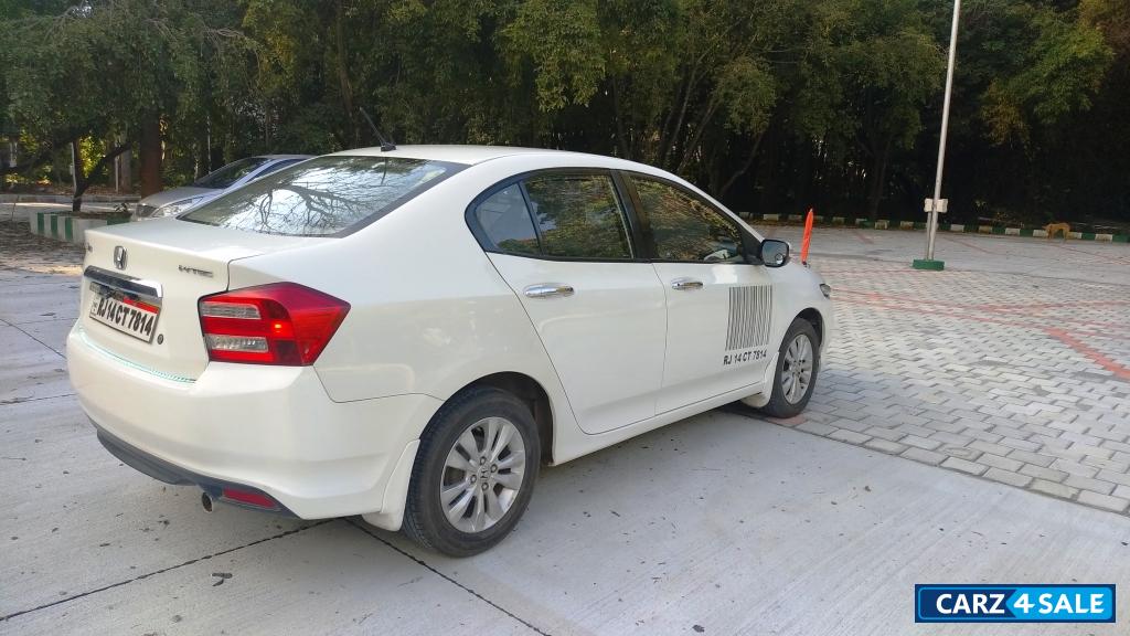 T White Honda City V MT AVN