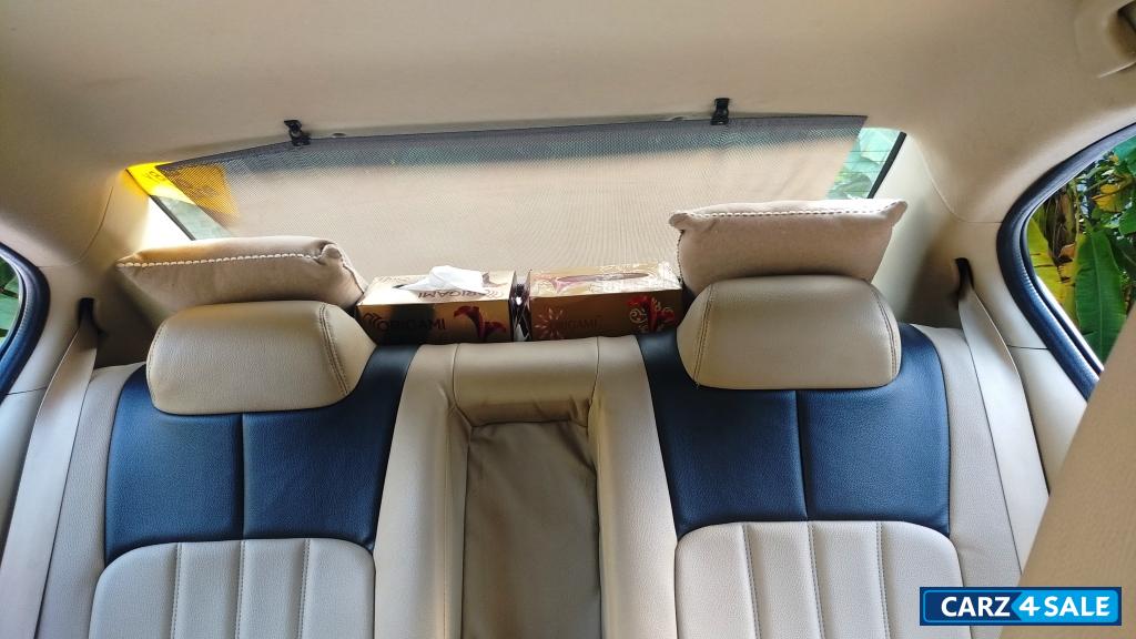 T White Honda City V MT AVN