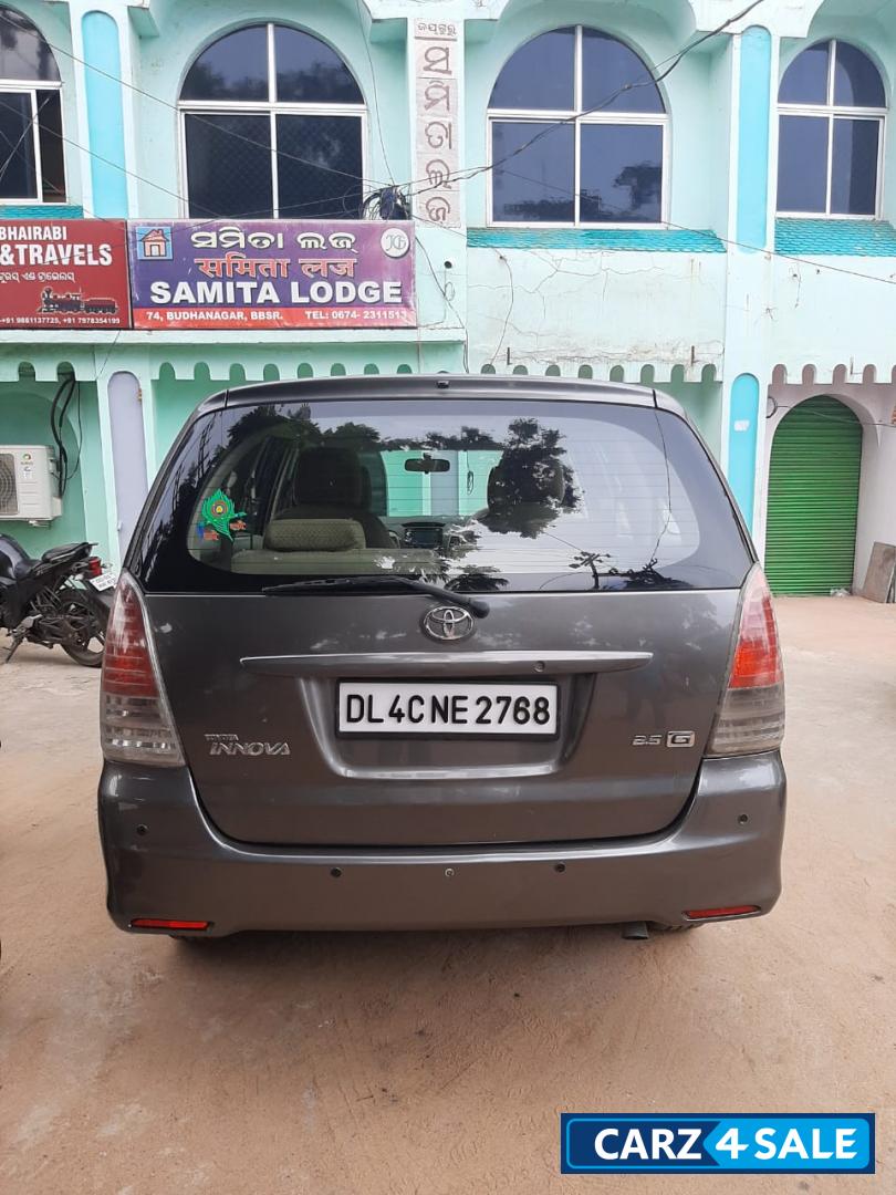 Toyota Innova 2.5 G 7 STR BS-III Toyota Innova 2.5 G 7 STR BS-III