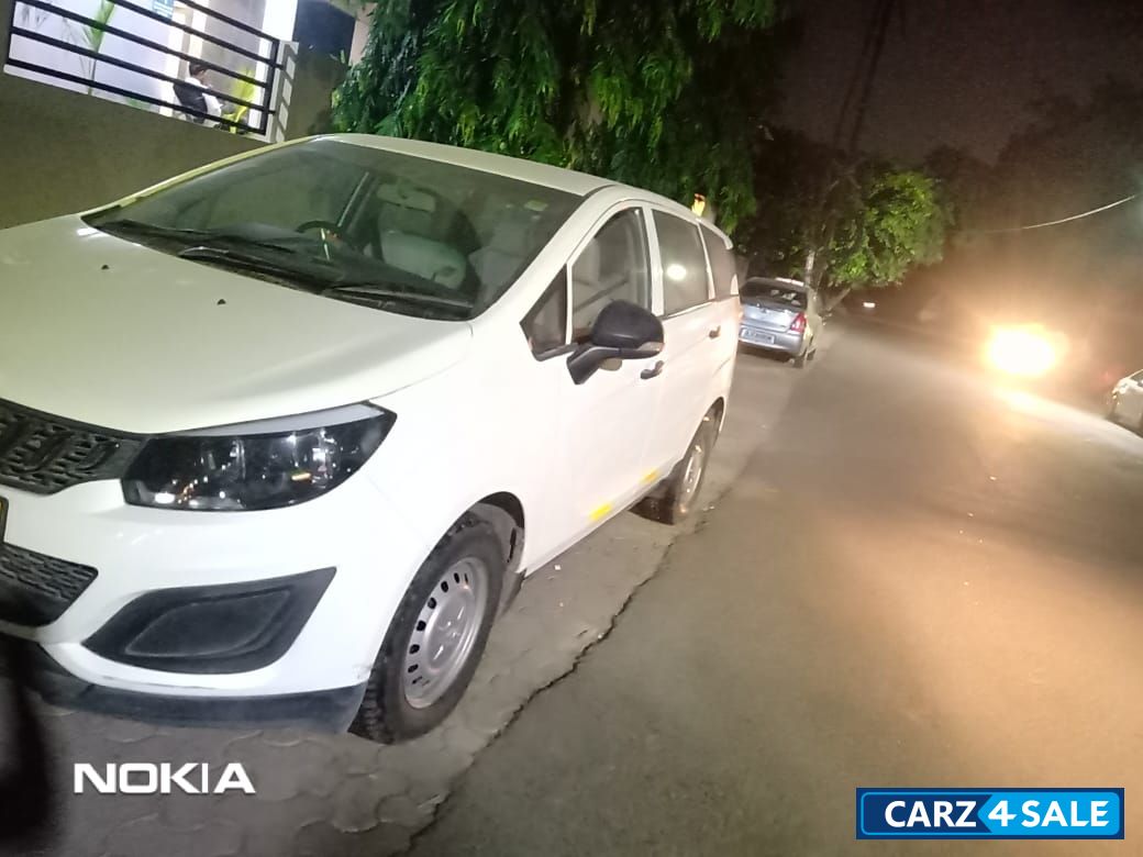 Mahindra Marazzo M2