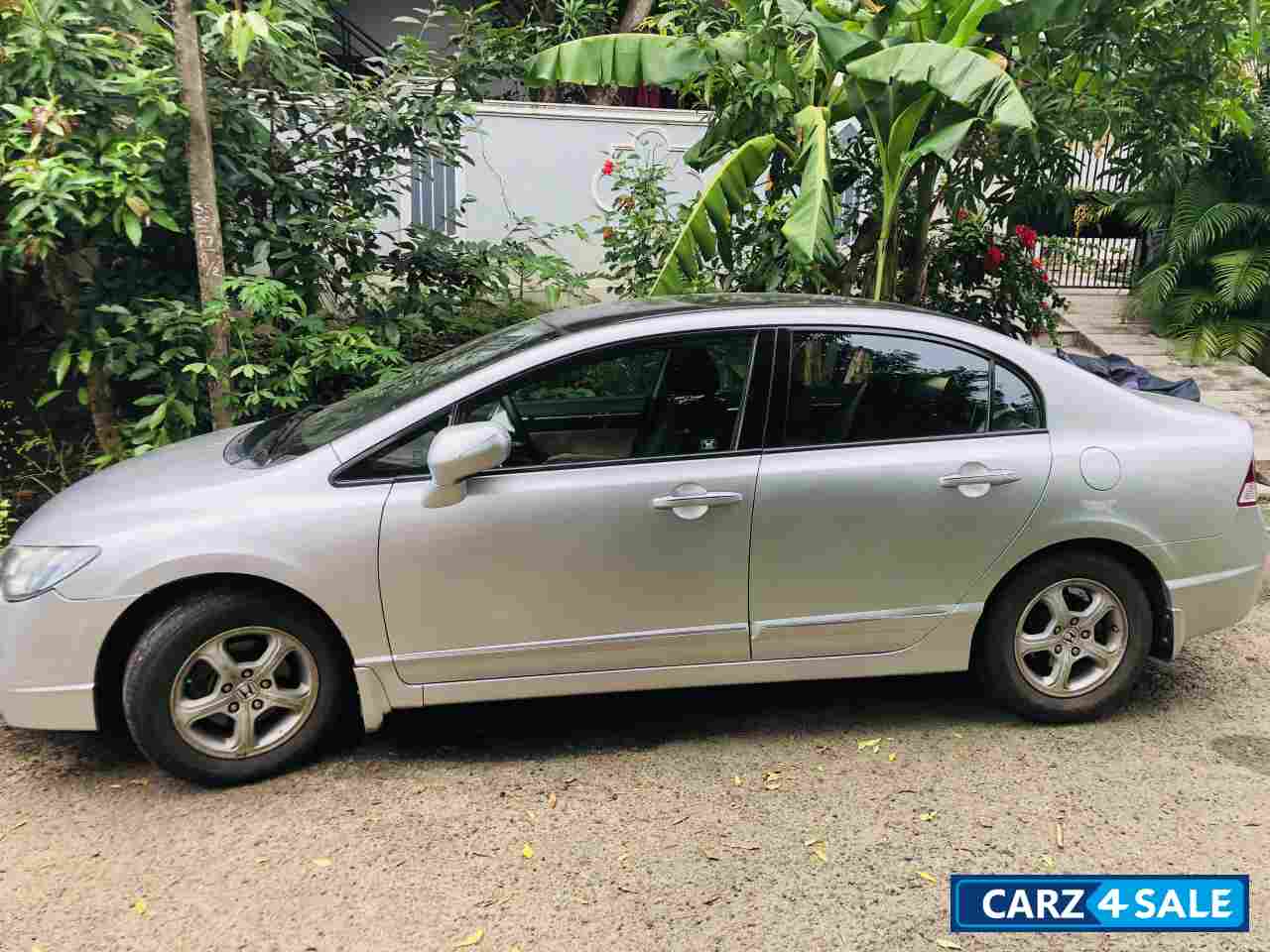 Silver Honda Civic 1.8V MT