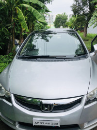 Silver Honda Civic 1.8V MT