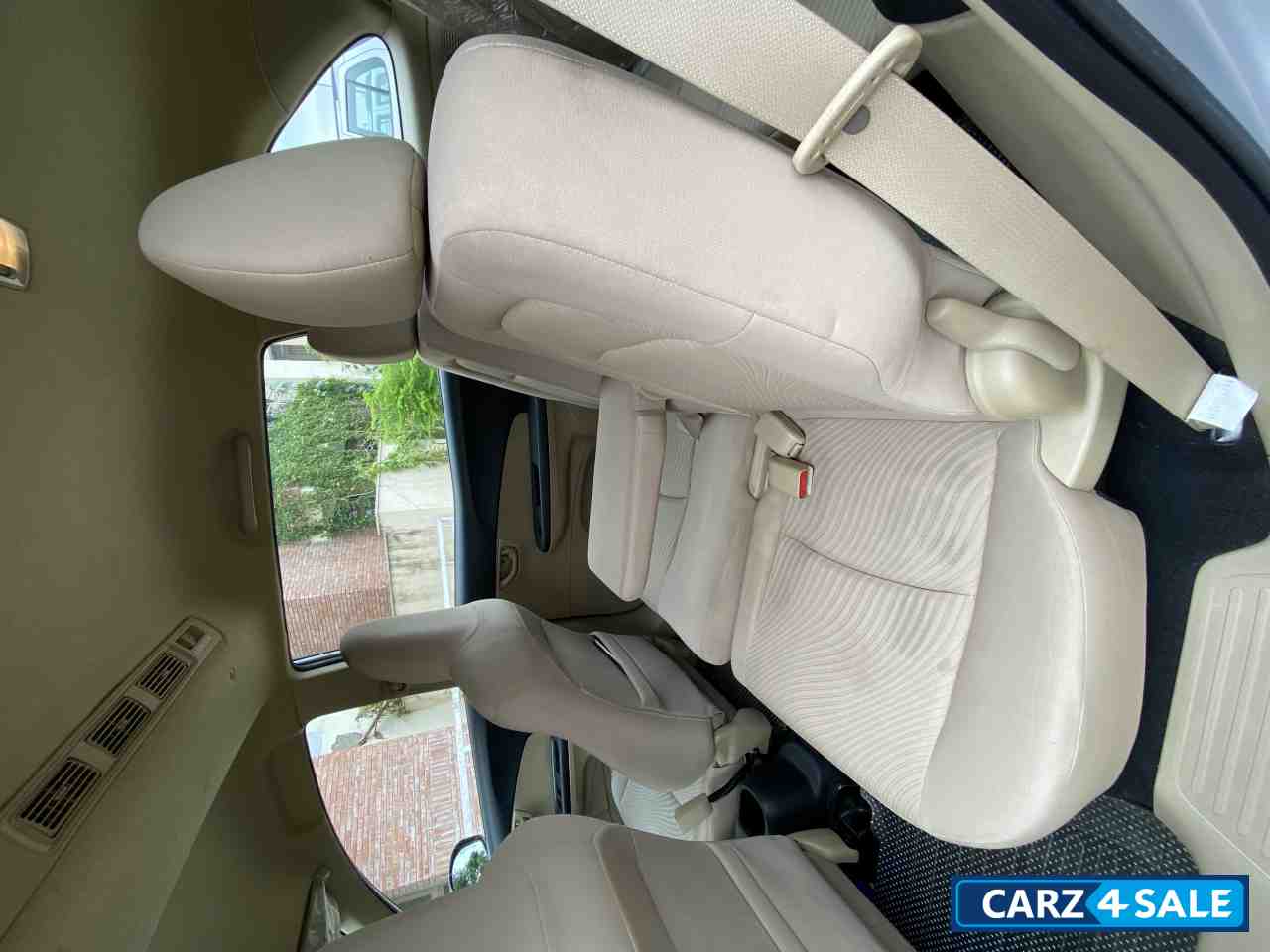 Silver Metallic Honda Mobilio V Diesel