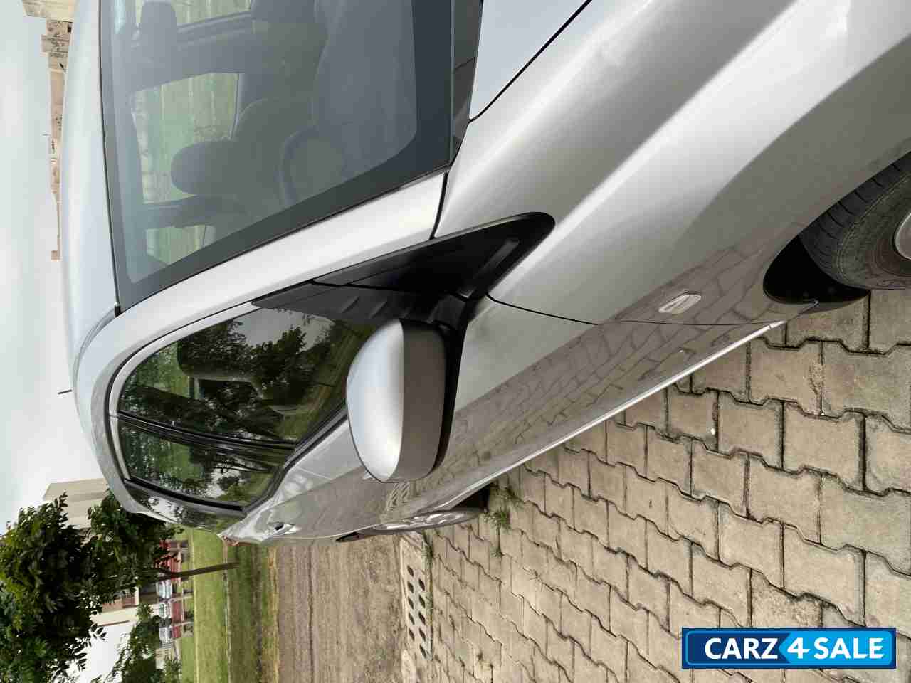 Silver Metallic Honda Mobilio V Diesel