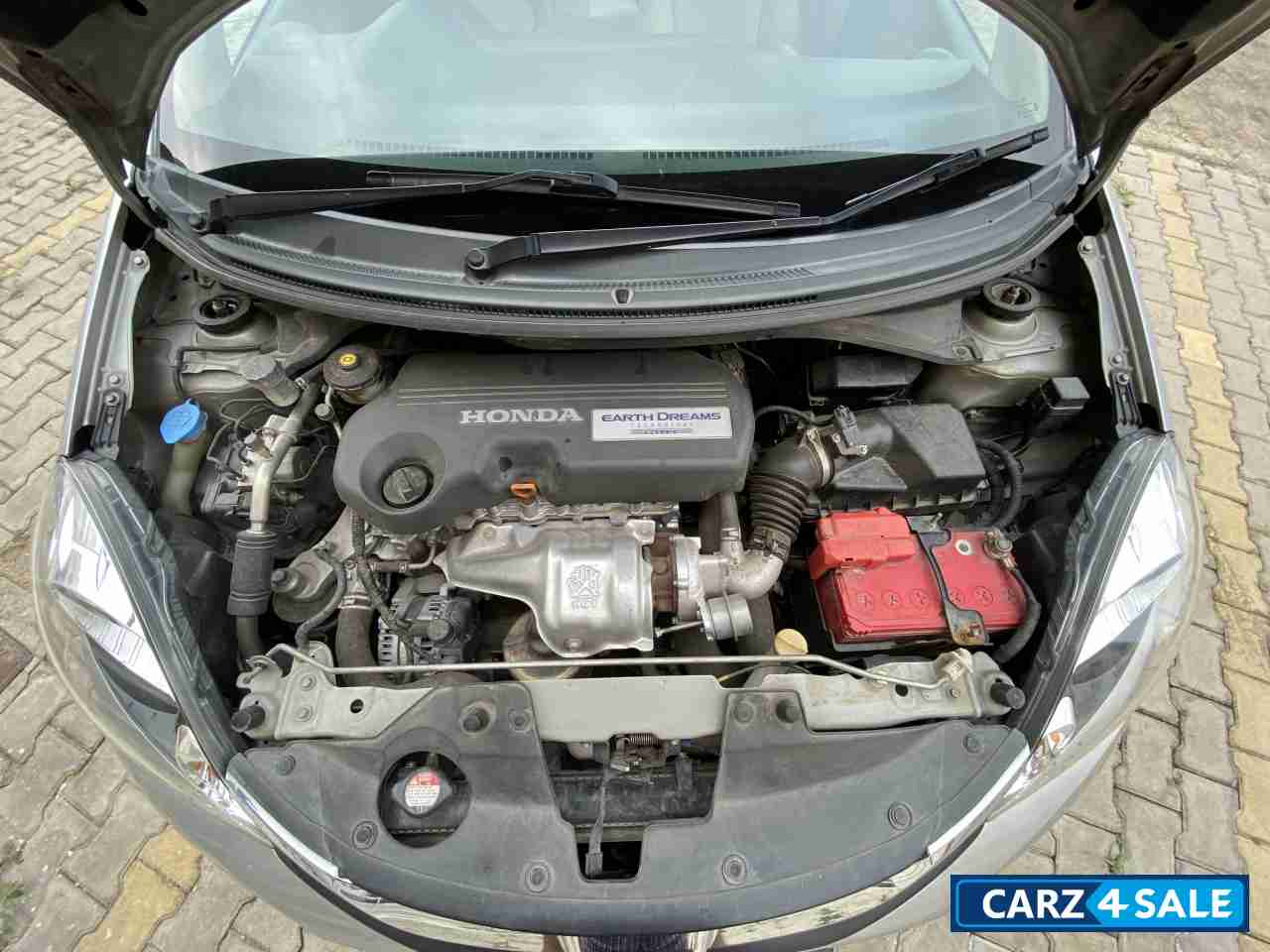 Silver Metallic Honda Mobilio V Diesel