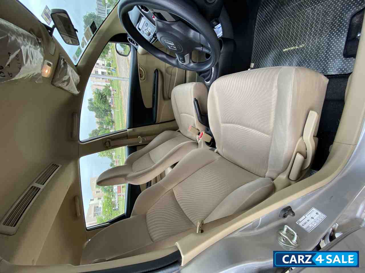 Silver Metallic Honda Mobilio V Diesel