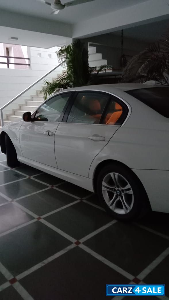 White BMW 3-Series 320d