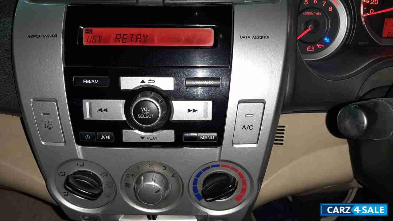 Golden Honda City 1.5 V AT